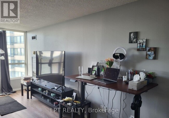 Photo - 3050 Ellesmere Rd Unit 1421