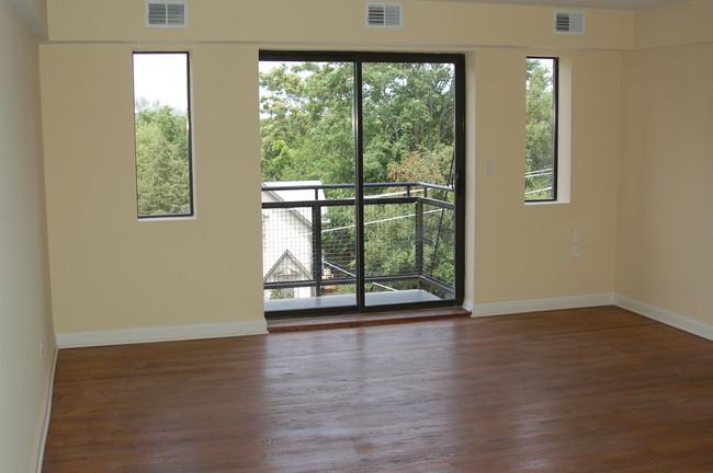 Photo - River West Commons Apartments