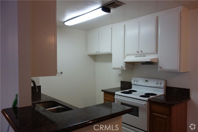 Building Photo - 2300 S Hacienda Blvd Unit D9 Rental