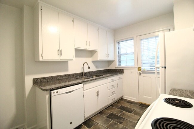 Photo - January FREE On This 2 Bedroom 2 Bath Duplex In The Waldo Area