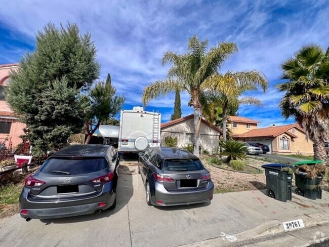 Building Photo - 2 bedroom Temecula home with a big backyar...
