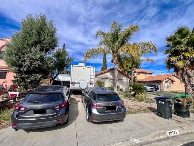 2 bedroom Temecula home with a big backyar... - 2 bedroom Temecula home with a big backyar...