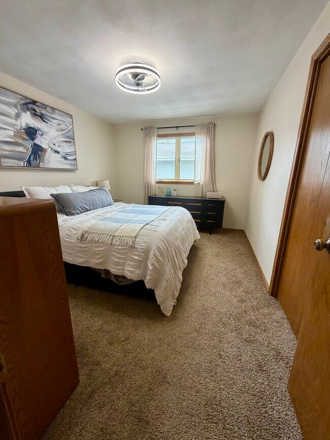 1312 W Hiawatha Dr