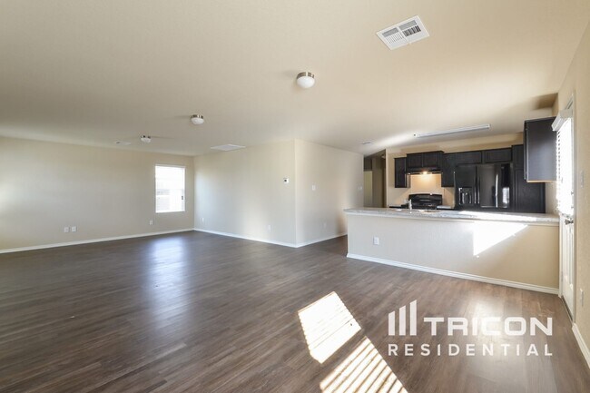 Photo - 9735 Marbach Gdn