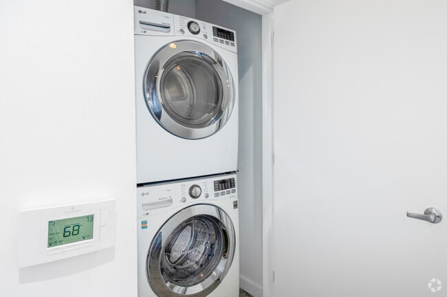 1BR, 1BA - 900SF - Laundry