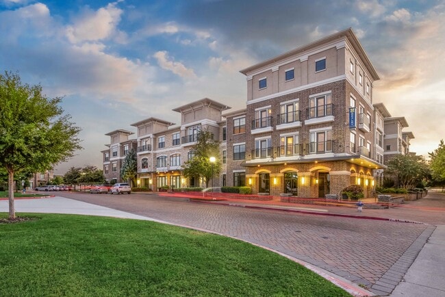 Bienvenido a casa en Bexley Lake Forest Apartments - Bexley Lake Forest Apartamentos