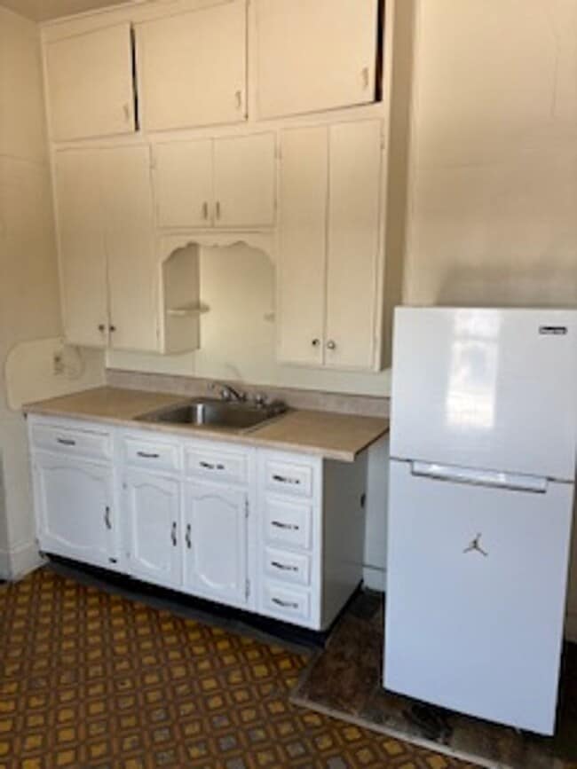 Photo - 305 1/2 Ricker St - Apt 3 Unit 305 1/2 Ricker St - Apt 3