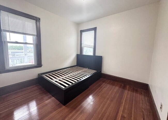 Building Photo - 57 Dimick St Unit 3