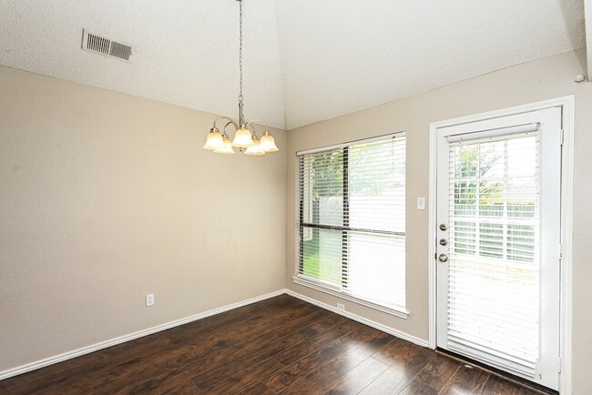 Photo - 3309 Country Creek Ln