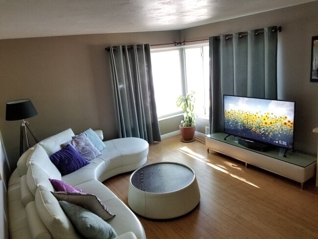 Photo - 1615 S 50 W