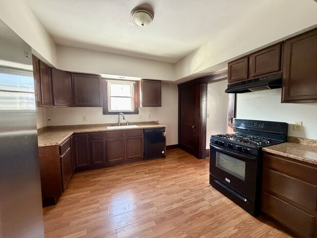 Photo - 107 Maple Ave