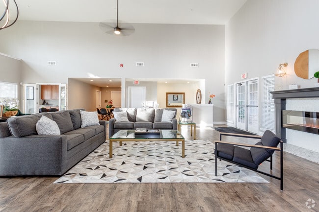 Clubhouse - Saddlewood Apartments