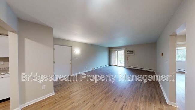 Building Photo - 441 N Broadway St Rental