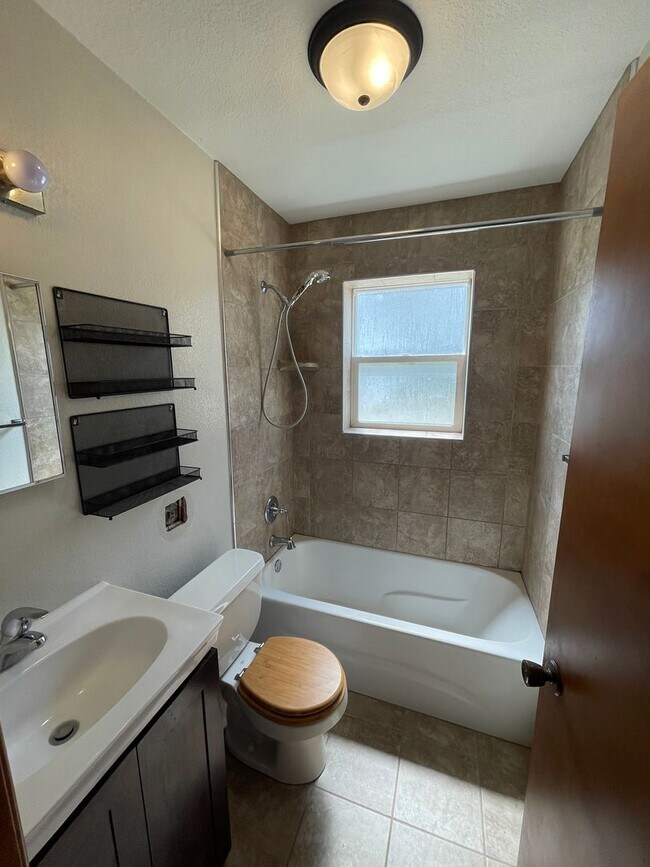 Photo - 1344 Meadow Ln Unit B