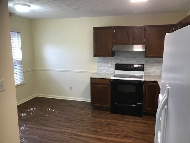 Photo - Maryville 37801 - 2 bedroom, 1.5 Condo with a 1-car garage - Contact Ed Johnson (865) 924-5045