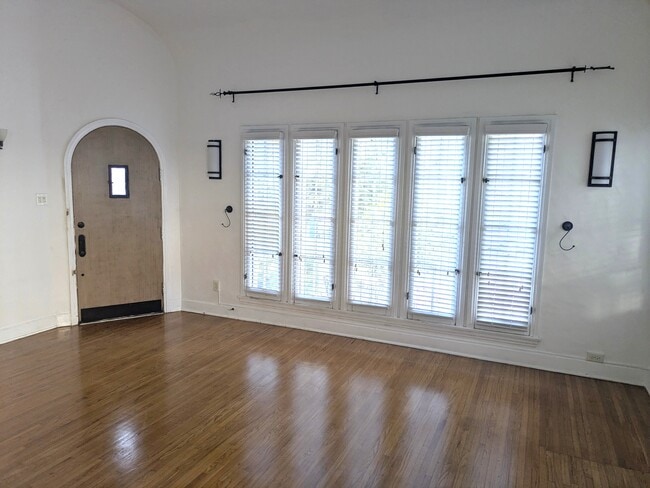 Building Photo - 6265 Commodore Sloat Dr