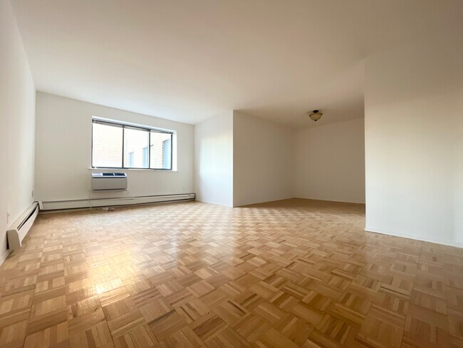 The Woodcrest - The Woodcrest Apartments