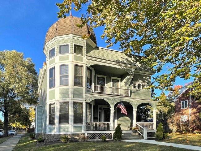 Photo - 398 W 5th Ave