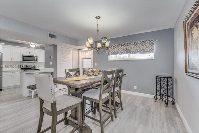 Photo - 681 S Hollybrook Dr Unit 305