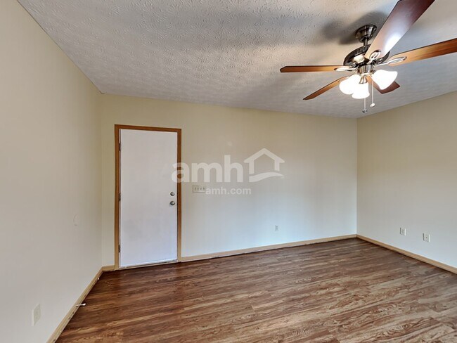 Photo - 1725 Convair Dr