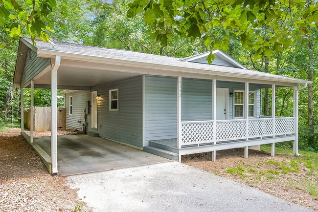 4141 MacArthur St