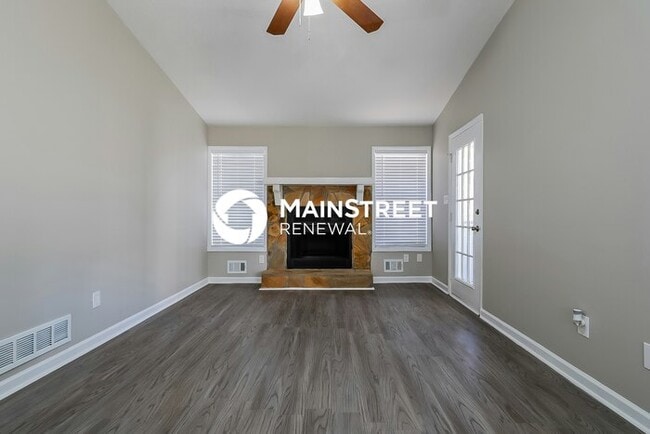 Photo - 3 Bedroom Pet-Friendly Home in Snellville, GA with Main Street Renewal
