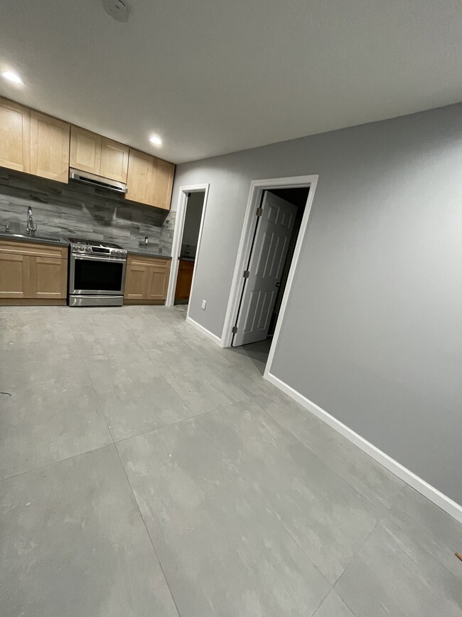 Building Photo - 116 S Helberta Ave Rental