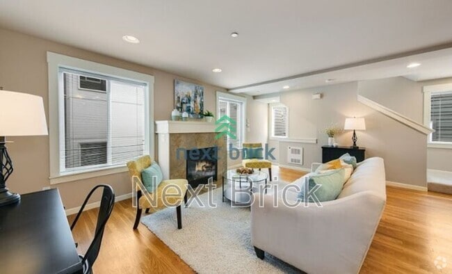 Building Photo - 2125 N 113th St Rental