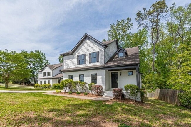 Photo - 1410 Eastland Rd SE