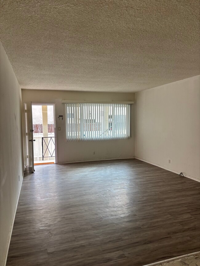 Photo - 11661 Ohio Ave Unidad #1