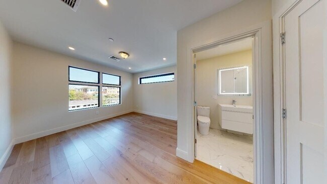 Photo - 41 Gladstone St Unit 2