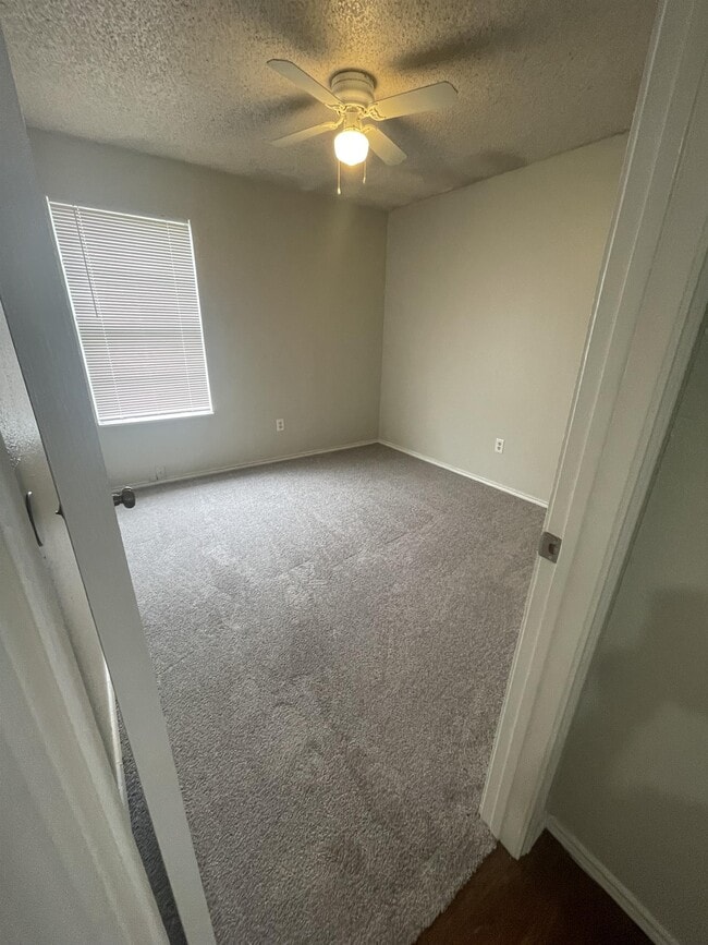 Photo - 929 NW Summercrest Blvd