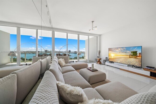 Photo - 2020 N Bayshore Dr Unit 1407