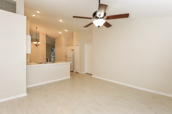 Photo - 402 Sonoma Dr