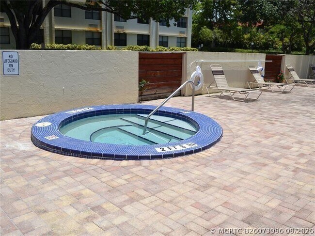 Photo - 2401 Riverside Dr Unit 517