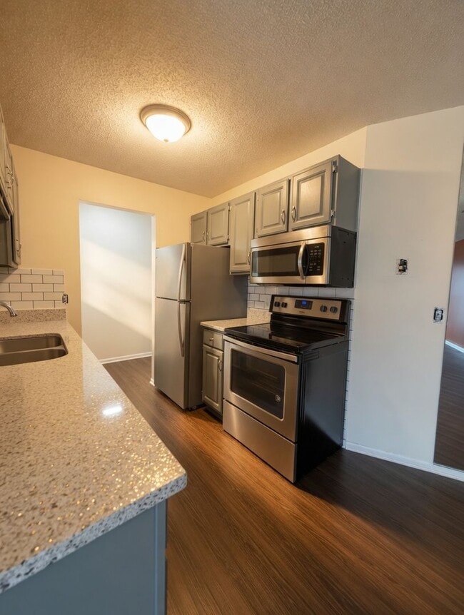 Building Photo - Freshly Updated, Stylish 2 bed 2 bath Condo in Bloomington Unit 202