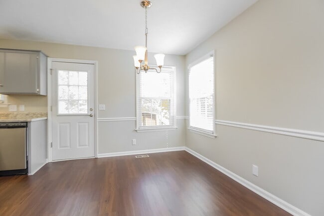 Photo - 3276 Clapham Rd