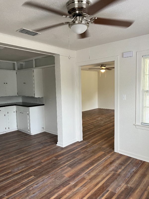 106 W 7th St