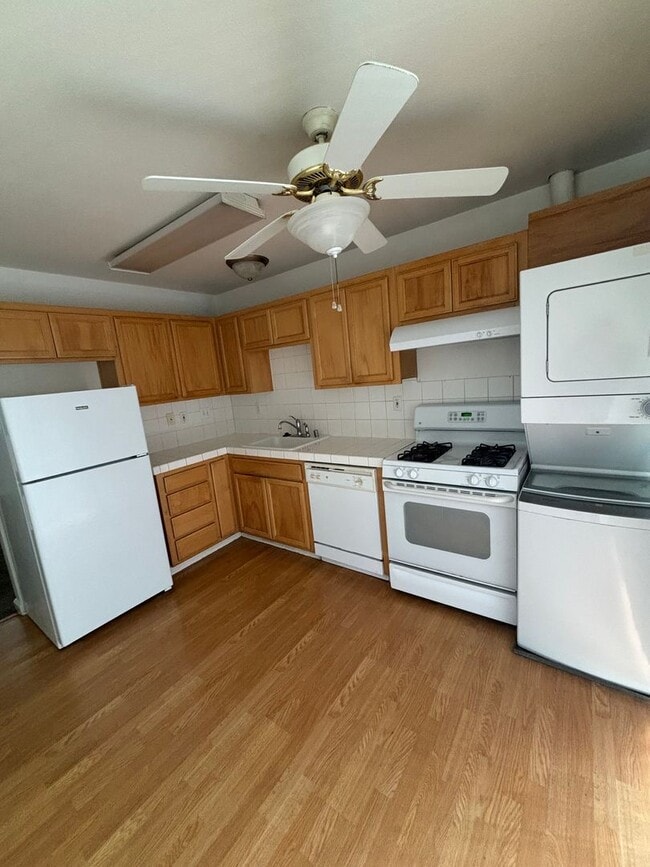 Photo - 2 Bedroom, 1 Bath Apartment in Gated Community Available Now!
