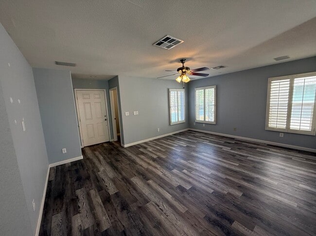 Photo - 684 Magrath St