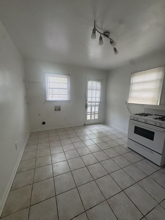 Photo - 215-Hillcrest