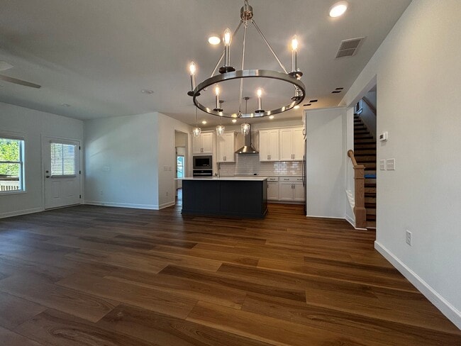 Photo - 202 Summit Ave SE