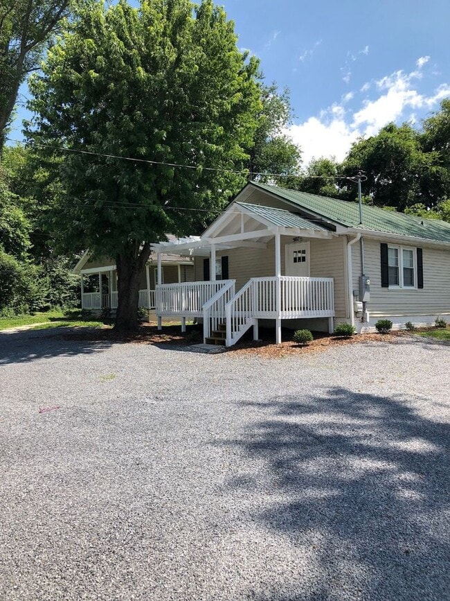Photo - MOVE IN SPECIALS!! 3 Bedroom / 2 Bath Home on Lamont