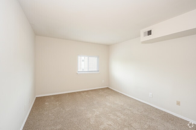 2BR, 1BA - 1,000SF - Primary Bedroom