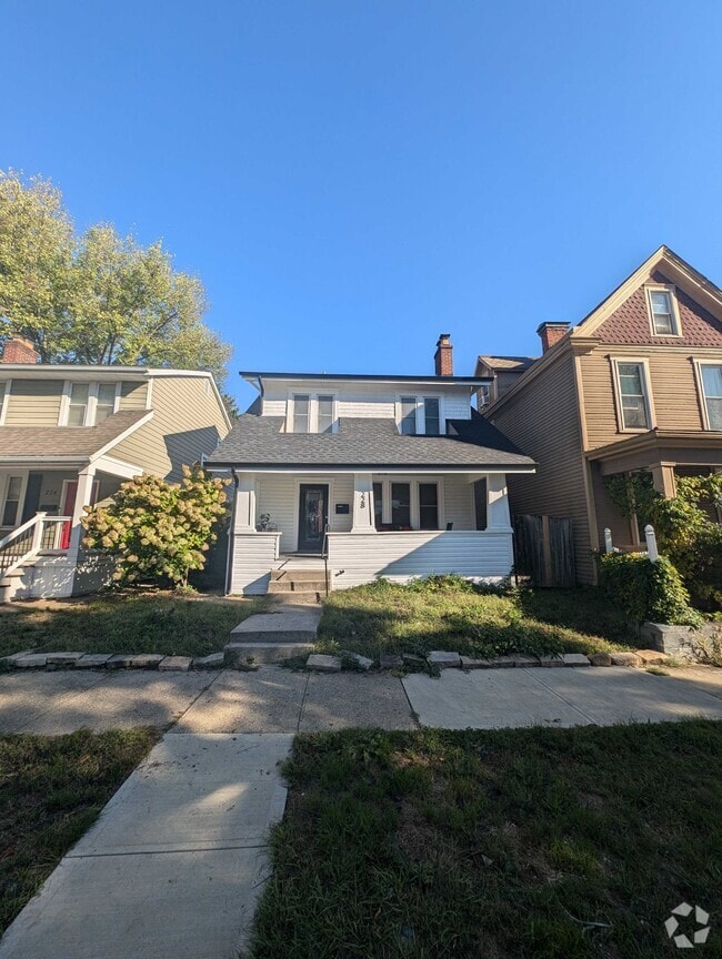 Building Photo - 228 E Gates St Rental