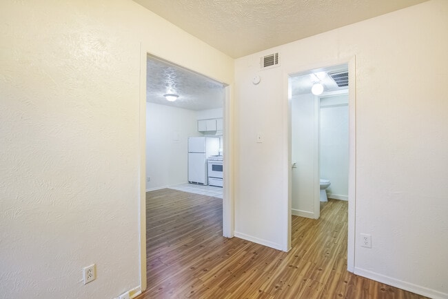 400 Sq. Ft. Jr. Bedroom - The Cluster Apartments