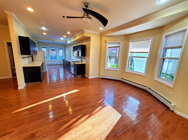 Building Photo - 64 Dehon St Unit 1