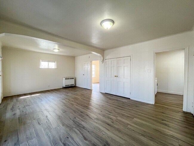 Photo - 1450 W 39th St