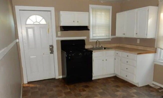 Photo - 831 Abston St
