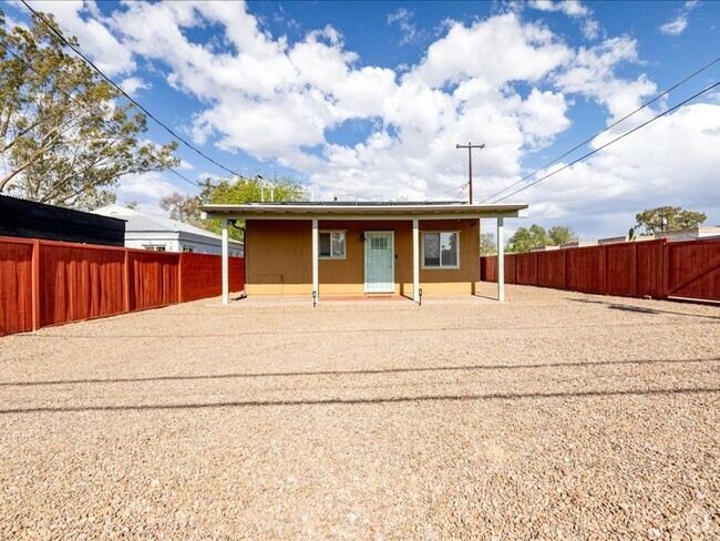 Building Photo - 2 Bedroom 2 Bathroom CORNER LOT!! SOLAR PA... Rental